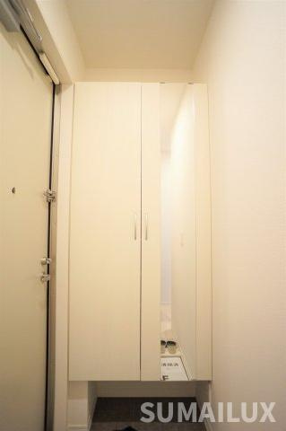 熊本市中央区黒髪６丁目のアパートの玄関