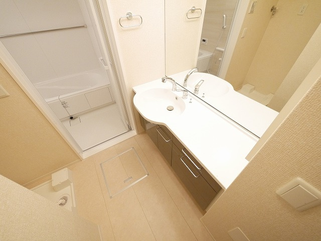 アージュⅠの洗面所|広い洗面スペース