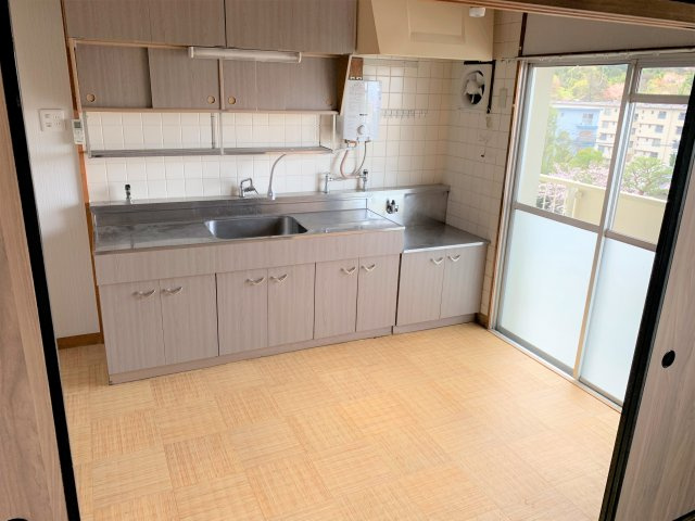 ５６５９１　緑苑東団地の居間・リビング