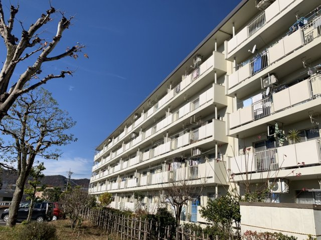 ５６５９１　緑苑東団地の外観