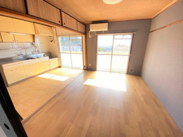 ５６５９１　緑苑東団地の居間・リビング