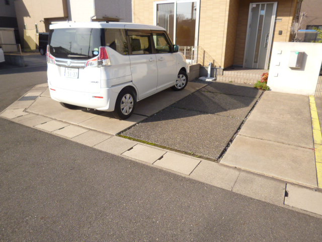 ブロト　Fの駐車場