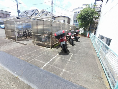 【その他共用部分】 | ハイネス保土ヶ谷 | バイク置場です。