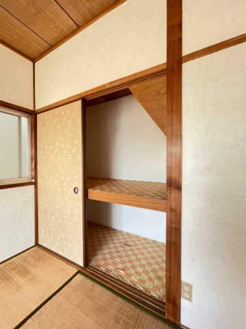 旭が丘2丁目貸家の収納