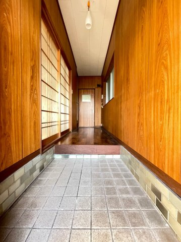 旭が丘2丁目貸家の玄関