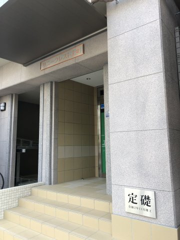 サニークレスト上町　BRAVI不動産のエントランス|ゆとりのあるエントランスです【サニークレスト上町】