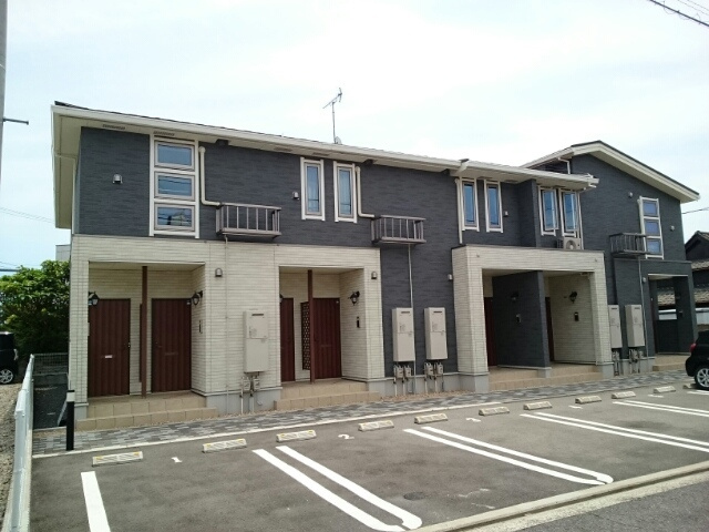 今治市東門町６丁目のアパートの外観