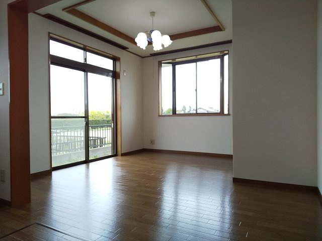 【居間・リビング】 | 長生郡長生村小泉　中古戸建