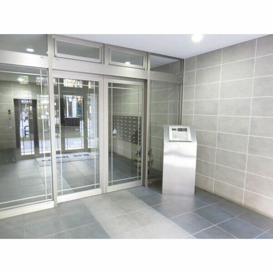 【エントランス】 | ＦＵＳＨＩ　ＢＬＤ