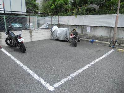 Du四条（ドゥ四条）の駐車場