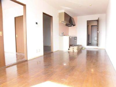 Du四条（ドゥ四条）の居間・リビング