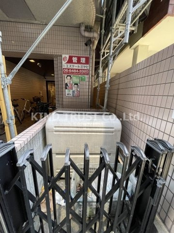 サンサーラビル南森町のその他共用部分|敷地内ごみ置き場です