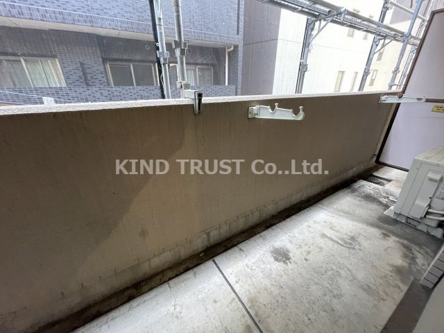 サンサーラビル南森町のバルコニー