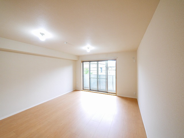 ホワイトヒルズ（梅美台）の居間・リビング