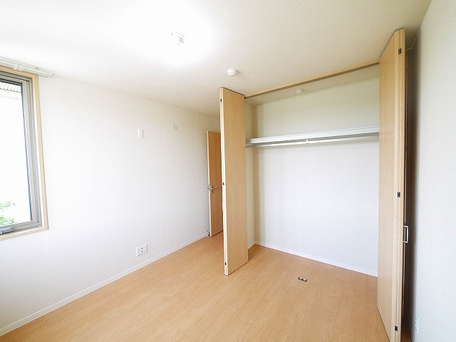 ホワイトヒルズ（梅美台）の洋室