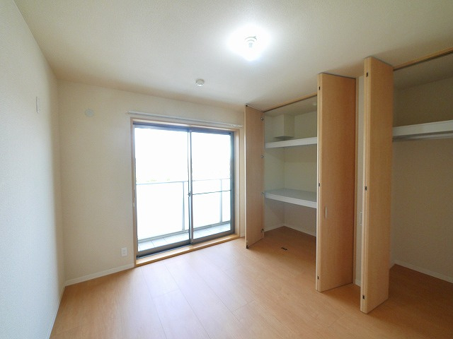 ホワイトヒルズ（梅美台）の洋室