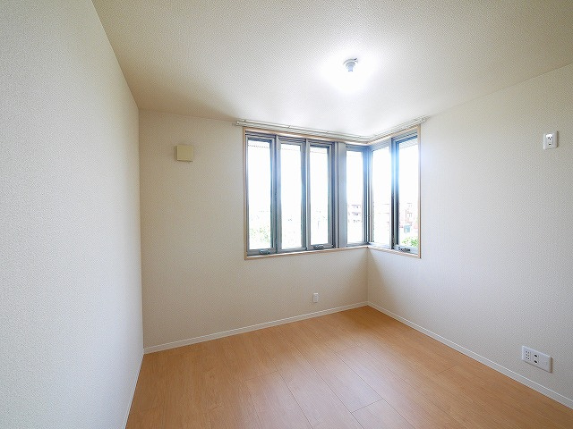 ホワイトヒルズ（梅美台）の洋室