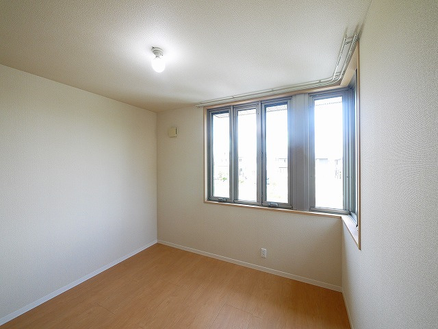 ホワイトヒルズ（梅美台）の洋室