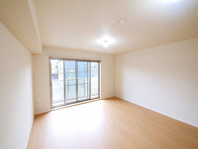 ホワイトヒルズ（梅美台）の居間・リビング