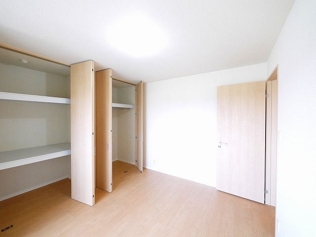 ホワイトヒルズ（梅美台）の洋室