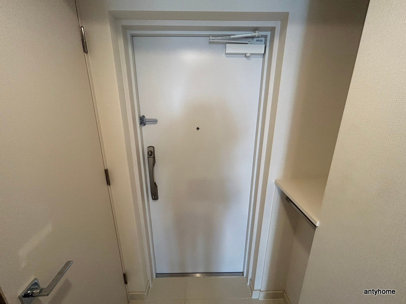 コンフォリア江坂広芝町　仲介手数料無料の玄関