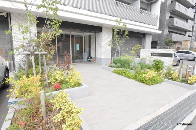コンフォリア江坂広芝町　仲介手数料無料のエントランス