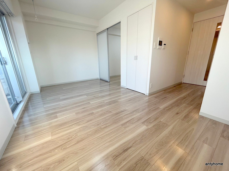 コンフォリア江坂広芝町　仲介手数料無料の居間・リビング