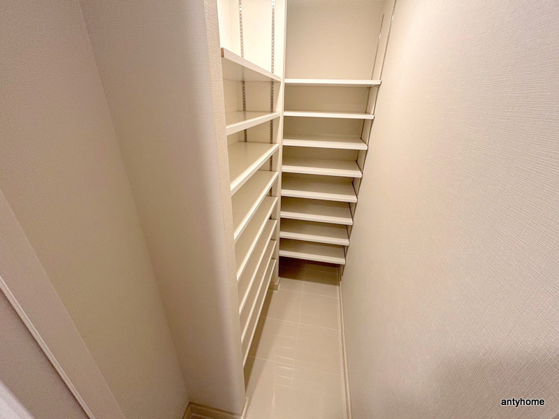 コンフォリア江坂広芝町　仲介手数料無料の収納