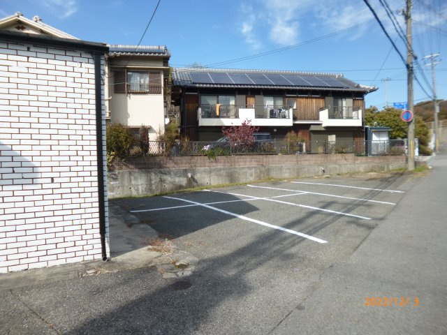 櫨谷町貸事務所の駐車場