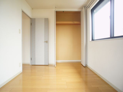【寝室】 | ラフォーレ・ハピネス D | 充実収納付きの北側洋間です♪