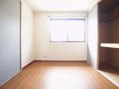 【子供部屋】 | ラフォーレ・ハピネス D | 洋間にリフォームした南側洋間です♪