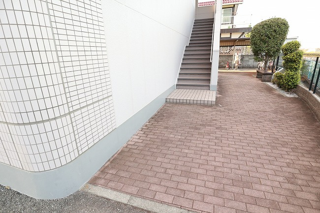 彩都花ノ岡のエントランス
