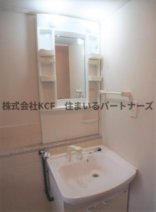 ビュークレスト高良内の洗面所|明るい洗面所です