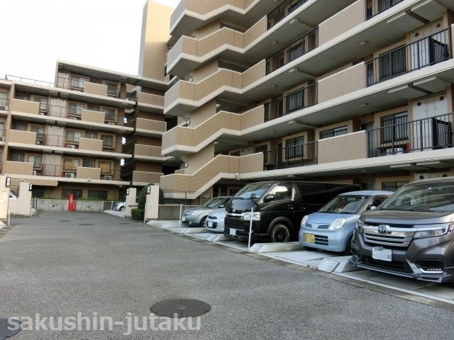 ハイホーム八千代緑が丘の駐車場|月額3,000円～6,000円　空状況は管理会社へ都度、確認致します。お気軽にお尋ねください。