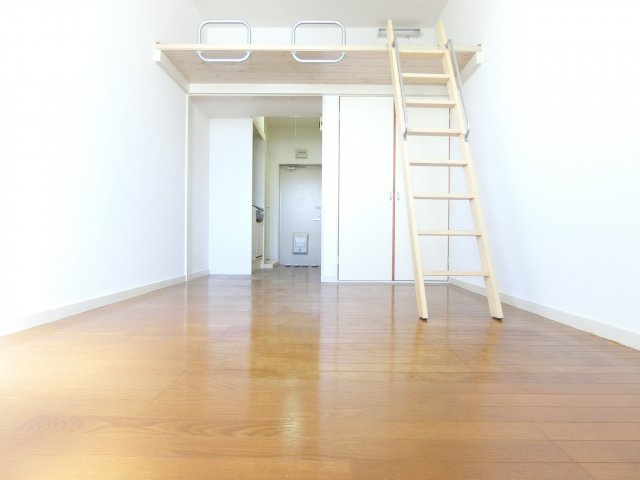 アドバンスの居間・リビング|同物件別部屋イメージ写真