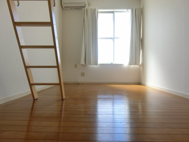 アドバンスの居間・リビング|同物件別部屋イメージ写真