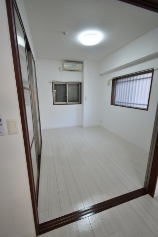 GROOVE難波西の洋室