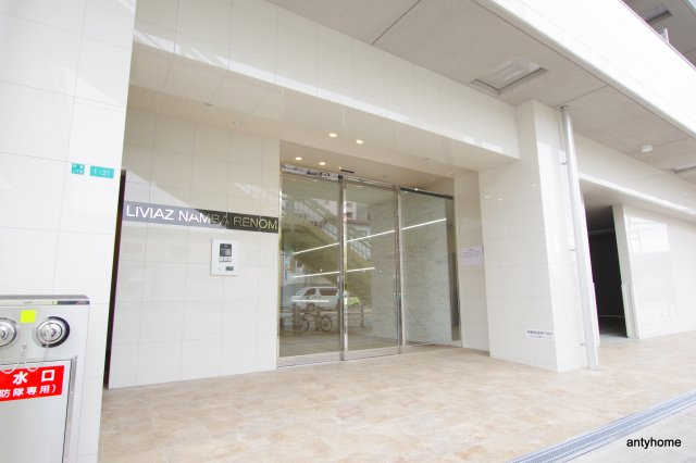 リヴィアス難波ルノン　仲介手数料無料のエントランス