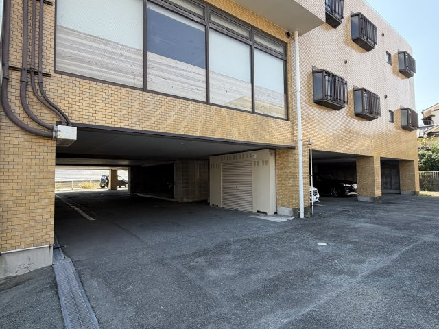 グレース蜆塚の駐車場