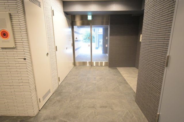 グランパシフィック桜川WESTのエントランス
