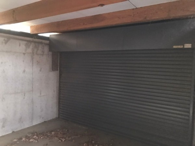 【駐車場】 | 取手市東１丁目　戸建 | ガレージ入口を外からみたところです