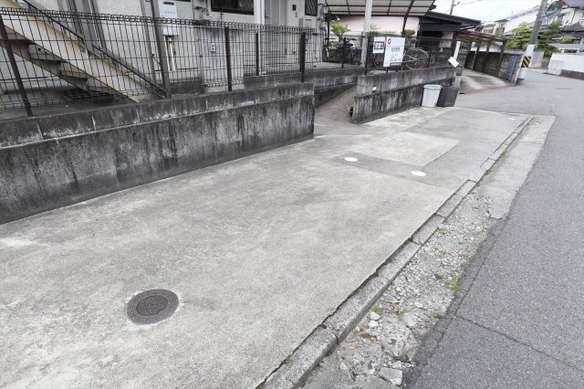 シティハイム三宅Ⅱの駐車場