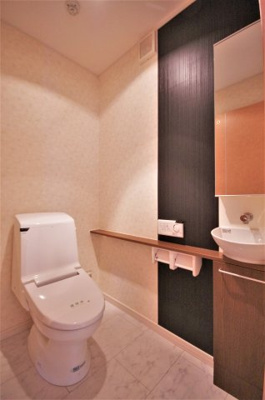 【トイレ】 | ノースアベニュー紫塚Ⅲ | 手洗い器も設備としてついております。ゆとりのあるトイレスペースです。
