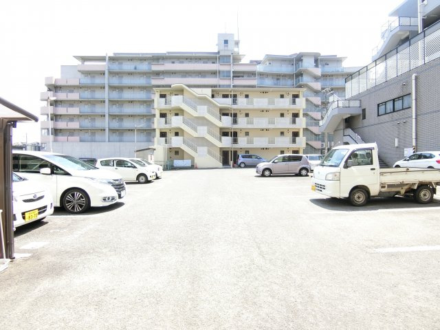 旭ビルディングの駐車場
