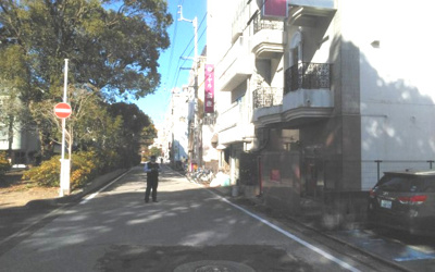 【前面道路含む現地写真】 | 高知県高知市堺町 売り土地 | 繁華街に徒歩で向かえることが便利です。