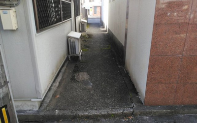 【周辺】 | 高知県高知市堺町 売り土地 | 南側に人が通れる通路がございます。