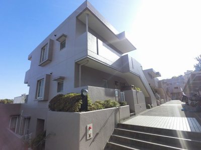 【外観】 | コスモ井土ケ谷グランヒルズ八号棟 | 総戸数７８戸、平成３年３月築、管理人は日勤勤務につき管理体制良好です♪