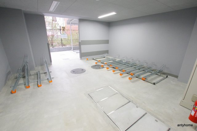 スプランディッド難波元町DUE　仲介手数料無料の駐車場
