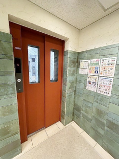 【その他共用部分】 | エレベーター付き！荷物の多い日や疲れた日でも、5階までラクラク上がれます☆