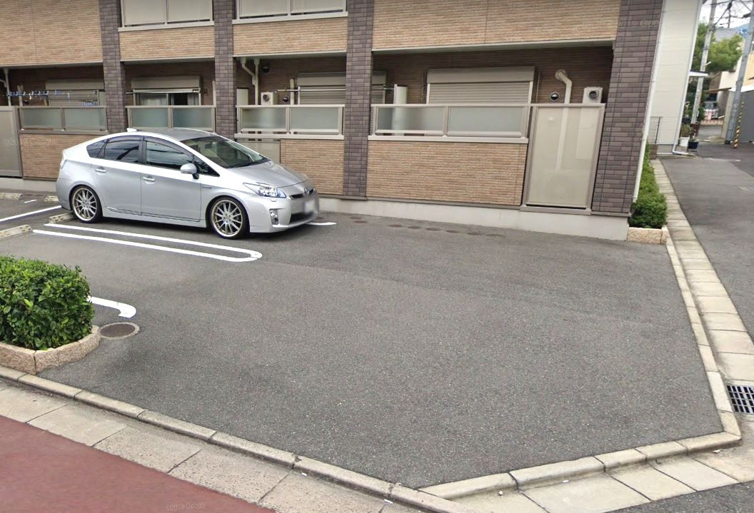 サルドゥセジュールⅡの駐車場